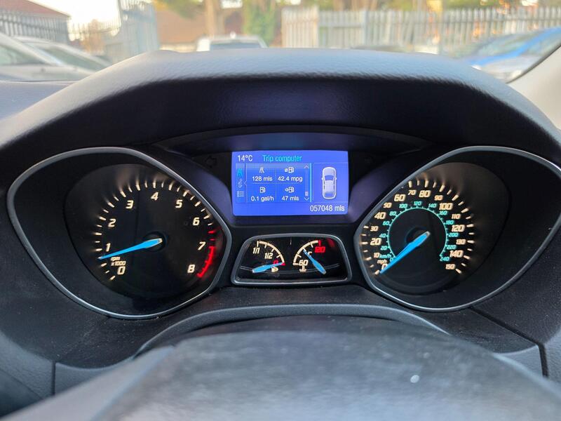 Ford Focus 1.6T EcoBoost Titanium X Euro 5 (s/s) 5dr thumbnail 32