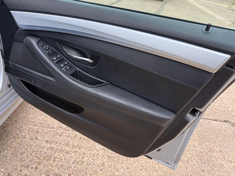 BMW 5 Series view 22