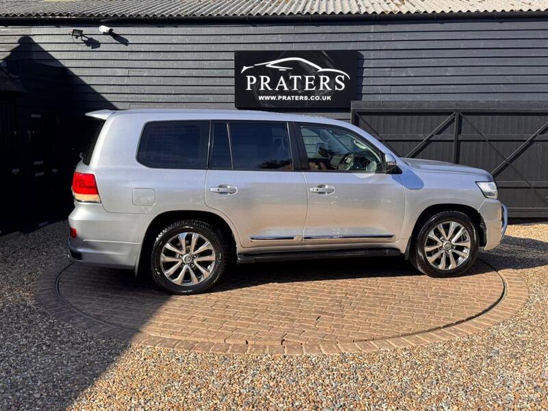 Toyota Land Cruiser view 5