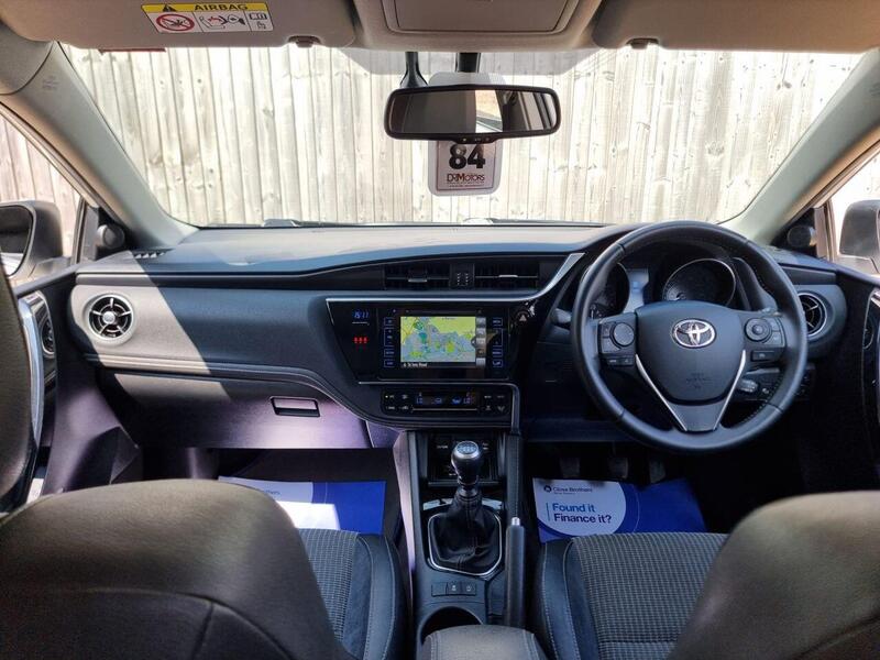 Toyota Auris view 5