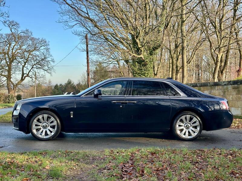 Rolls-Royce Ghost view 4