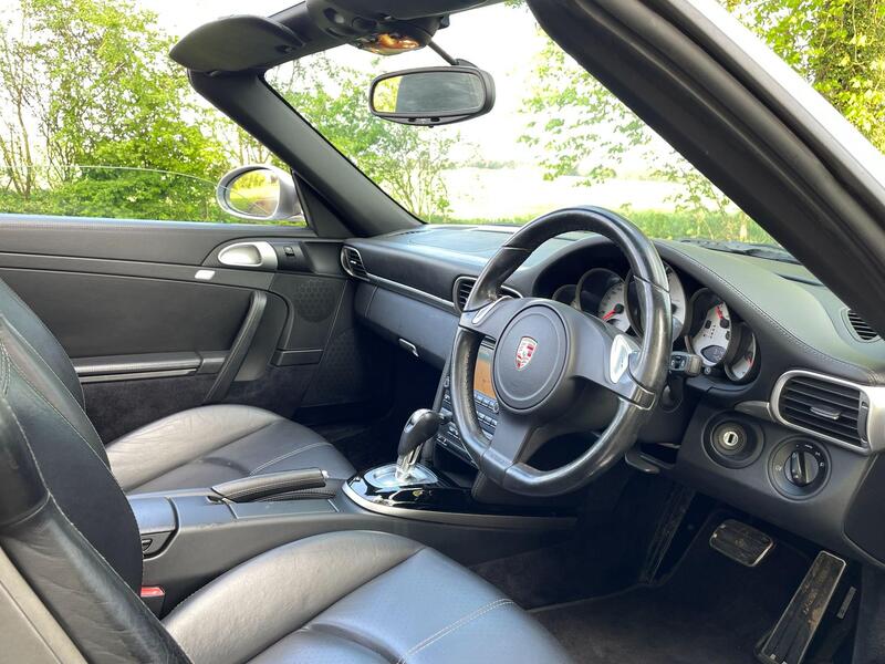 Porsche 911 view 24