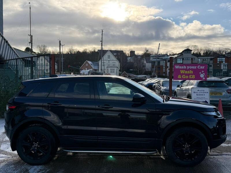 Land Rover Range Rover Evoque view 3