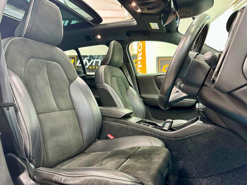 Volvo XC40 view 6