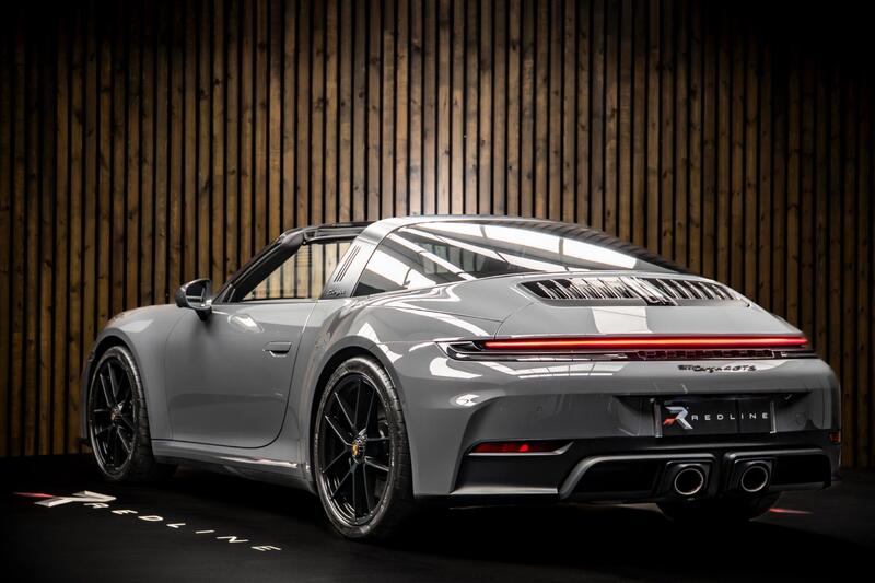 Porsche 911 view 3