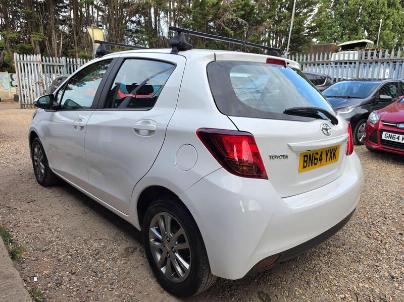 Toyota Yaris 1.33 Dual VVT-i Icon Euro 5 5dr Euro 5 thumbnail 4