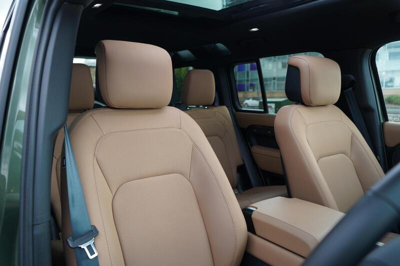 Land Rover Defender 110 view 3