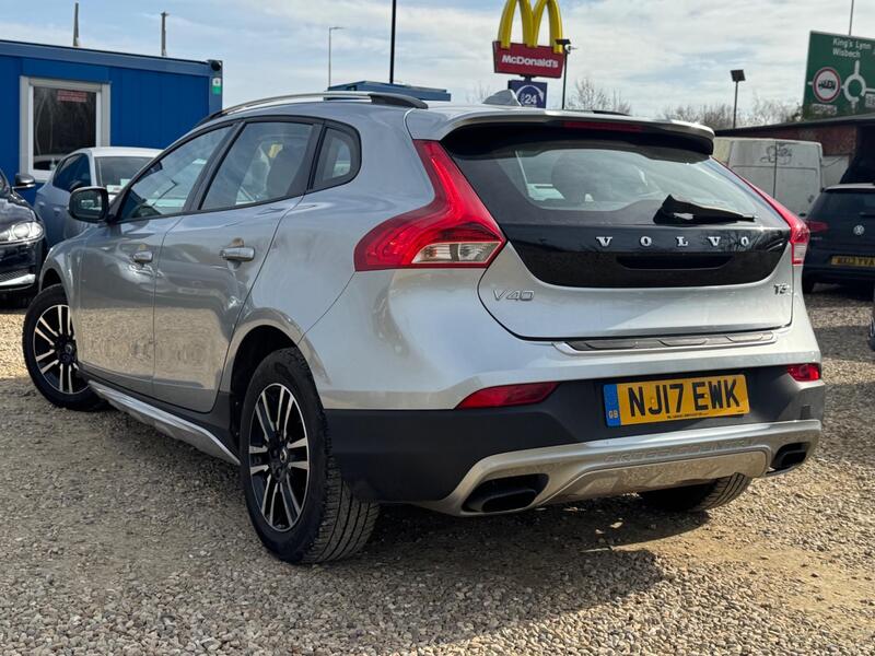 Volvo V40 Cross Country view 4