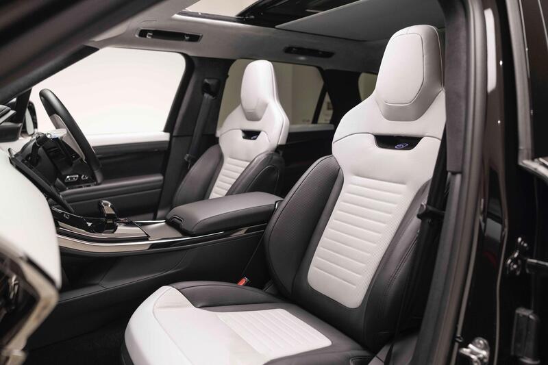 Land Rover Range Rover Sport view 3