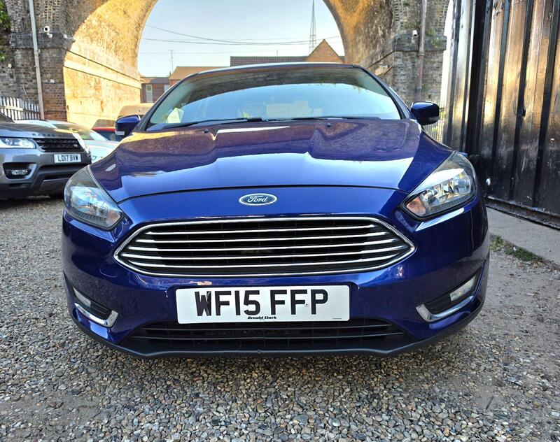Ford Focus 1.6 Titanium Powershift Euro 6 5dr thumbnail 2