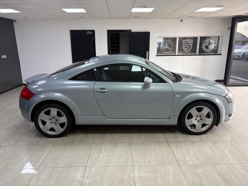 Audi Audi TT view 2