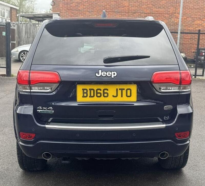 Jeep Grand Cherokee view 4