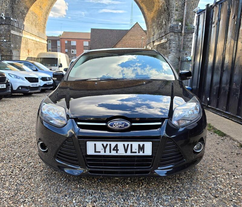 Ford Focus 1.6 Titanium Navigator Powershift Euro 5 5dr view 2