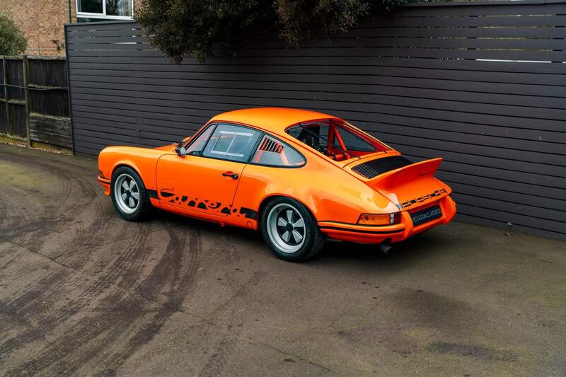 Porsche 911 view 5