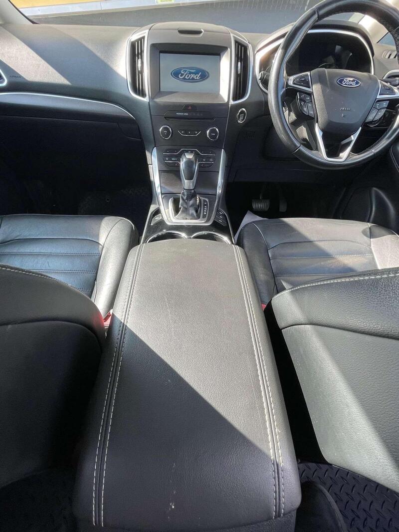Ford Galaxy view 2