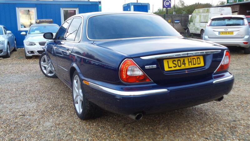 Jaguar XJ view 4