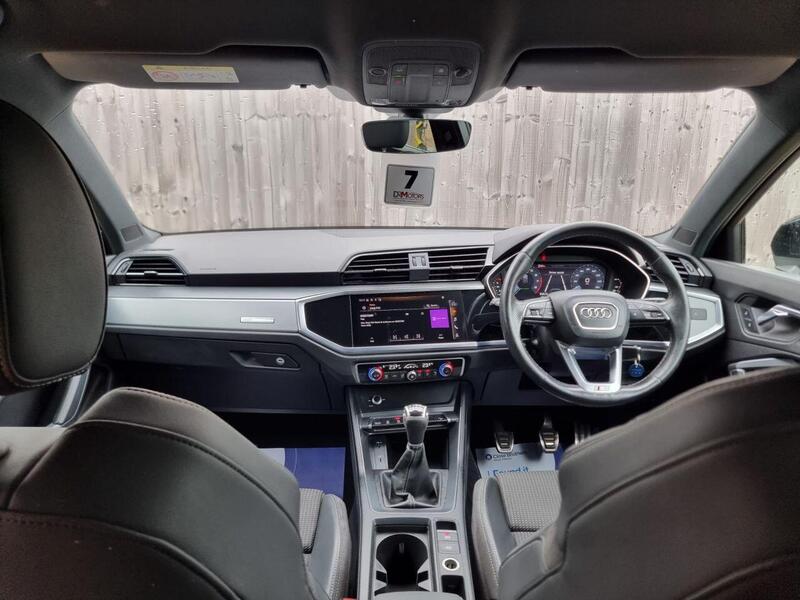 Audi Q3 view 6