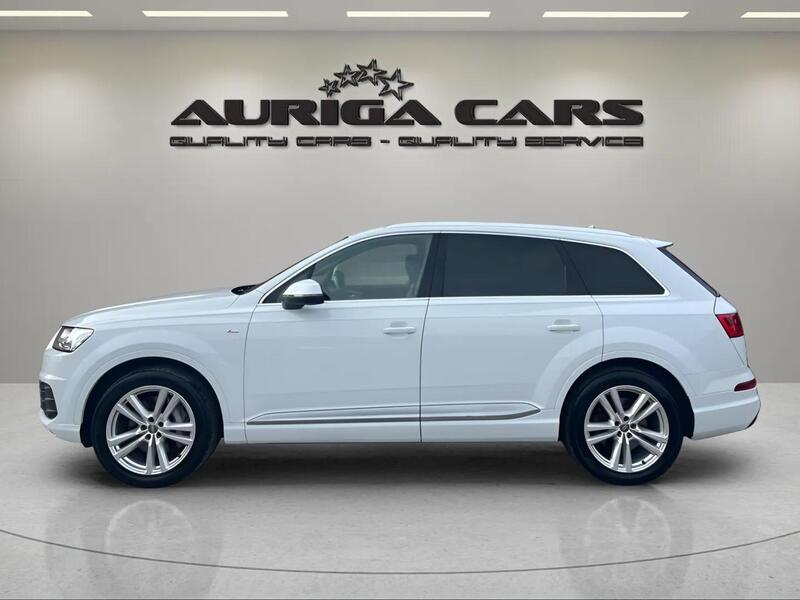 Audi Q7 view 7