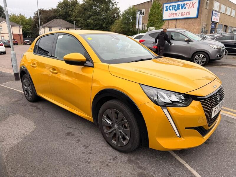 Peugeot E-208 view 3