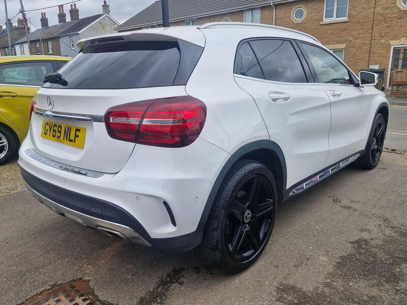 Mercedes-Benz Mercedes-Benz GLA view 3