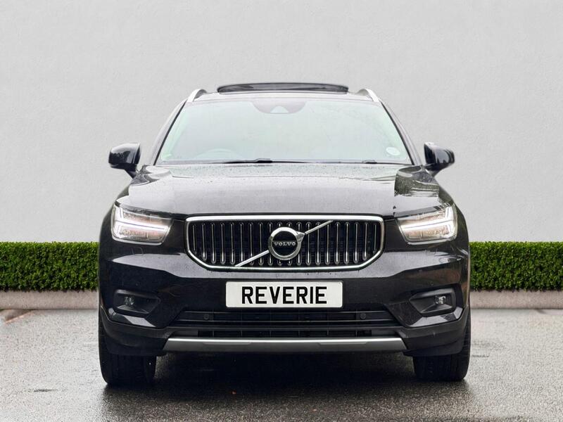 Volvo XC40 view 2