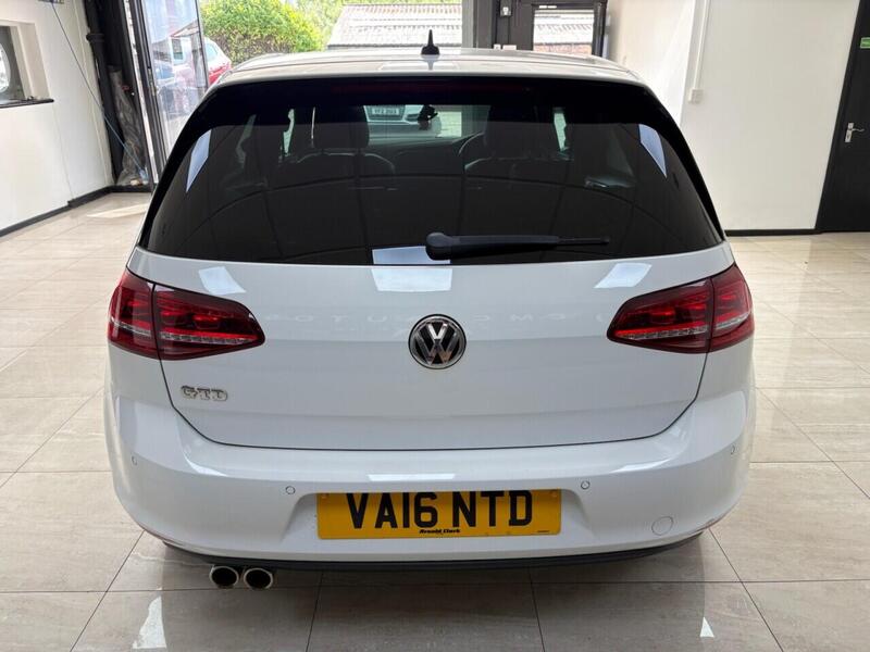 Volkswagen Golf view 4