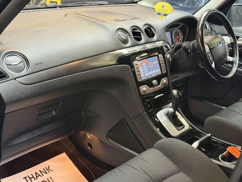 Ford Galaxy view 10