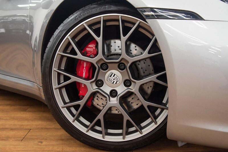 Porsche 911 view 5