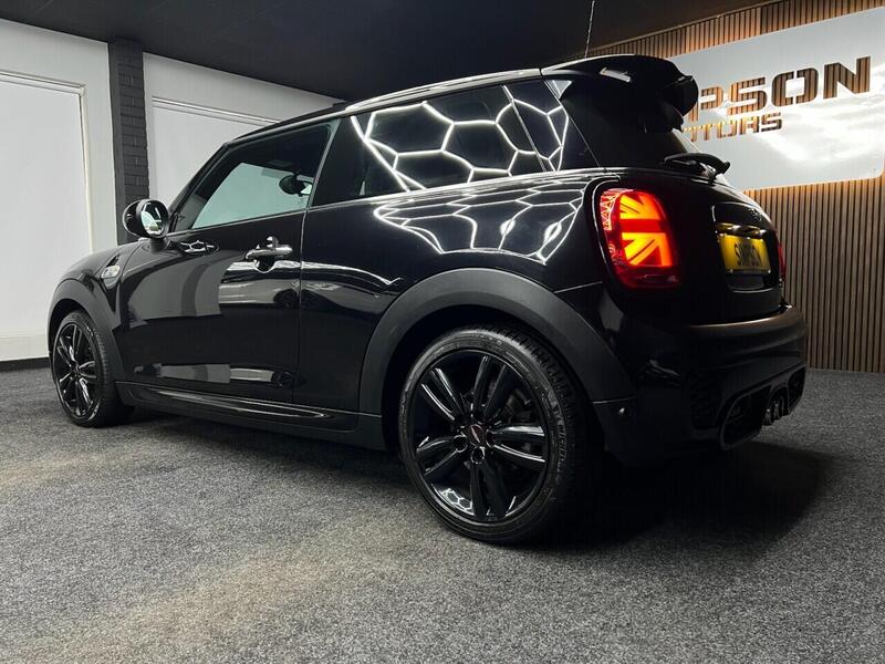 Mini Hatch view 5