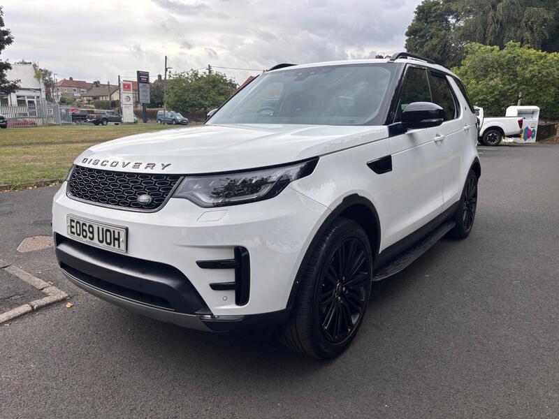 Land Rover Discovery view 3