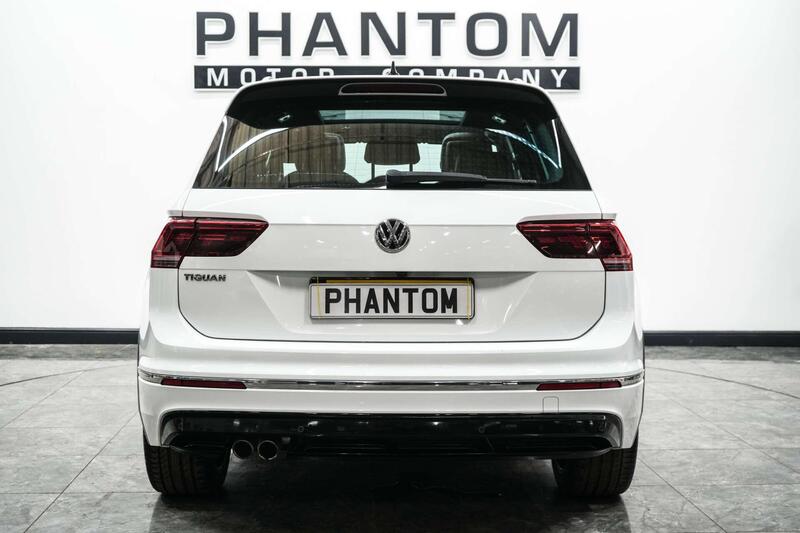 Volkswagen Tiguan view 4