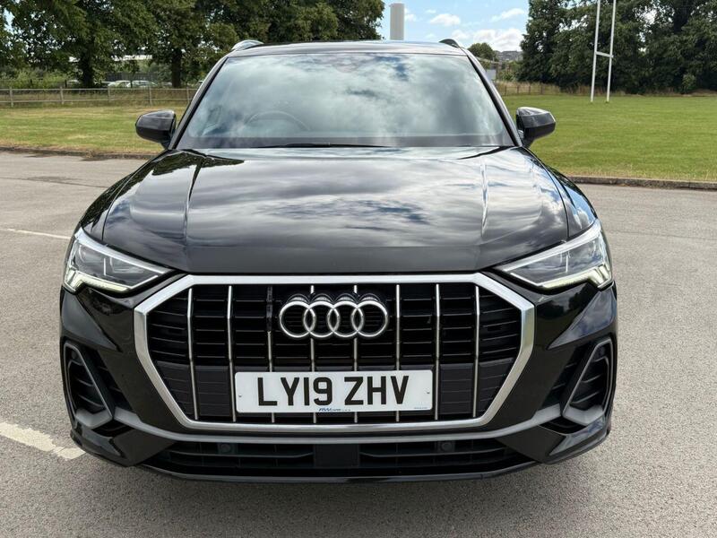 Audi Q3 view 7