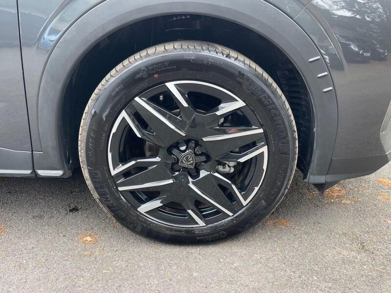 Peugeot 3008 view 2