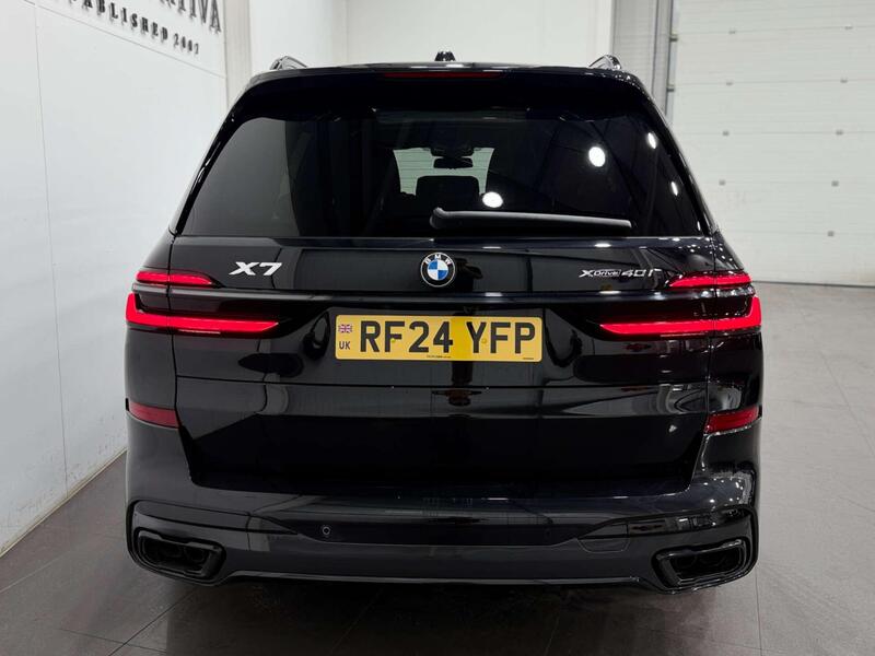 BMW X7 view 6