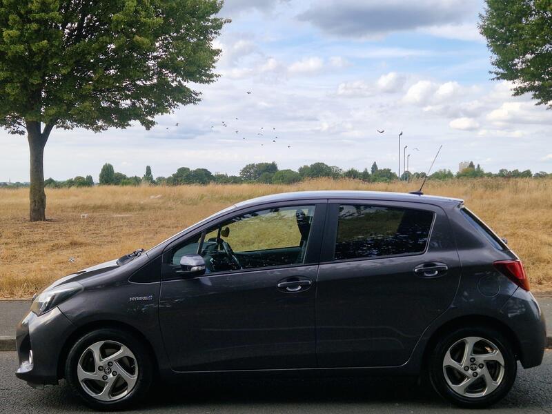 Toyota Yaris view 3