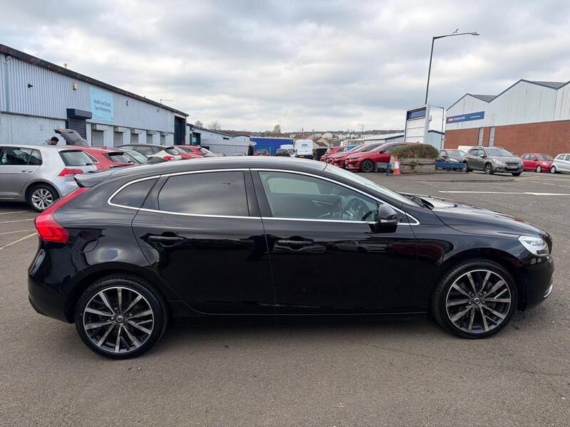 Volvo V40 view 3