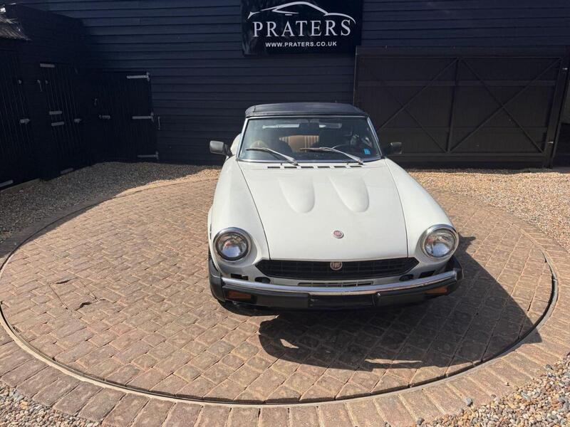Fiat 124 Spider view 4