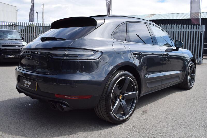Porsche Macan view 5