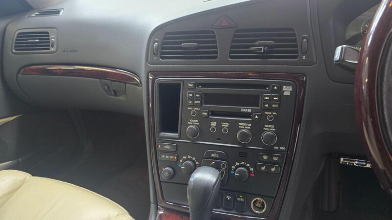 Volvo V70 view 6