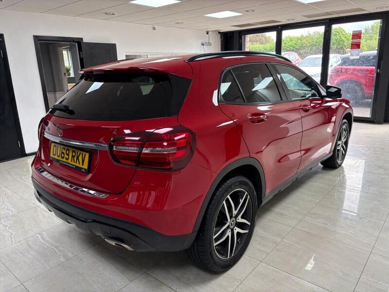 Mercedes-Benz Gla view 3