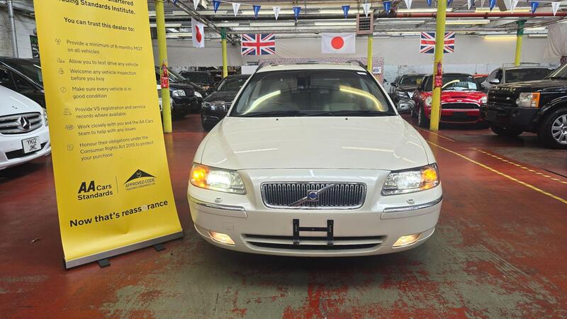 Volvo V70 view 2