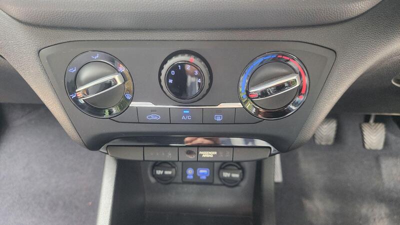 2015 Hyundai i20 — photo 21