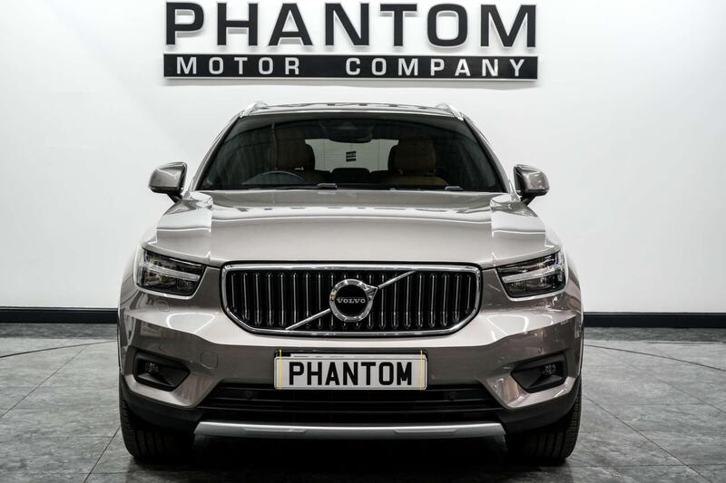 Volvo XC40 view 2