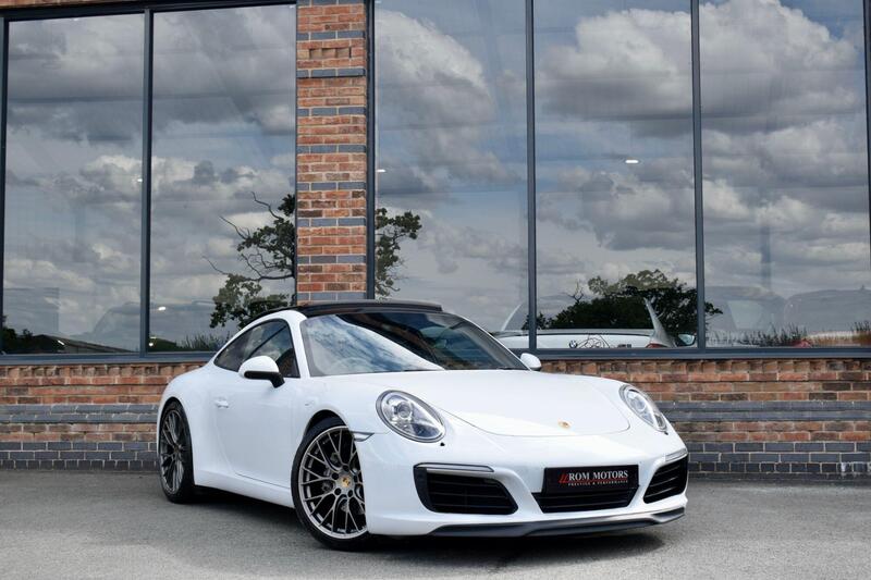 Porsche 911 view 5