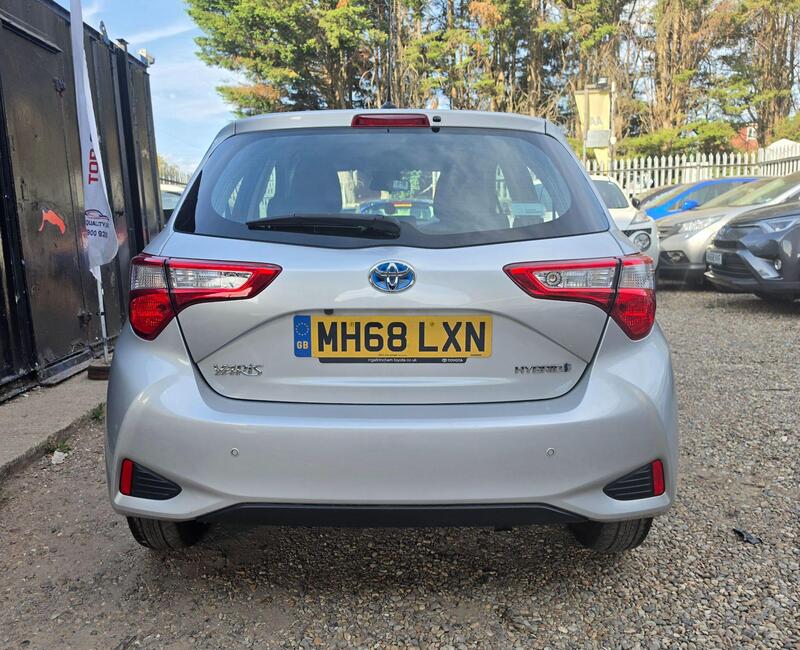 Toyota Yaris 1.5 VVT-h Icon Tech E-CVT Euro 6 (s/s) 5dr thumbnail 6