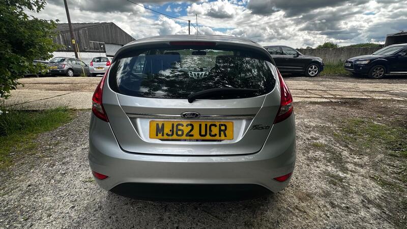 2012 Ford Fiesta — photo 6