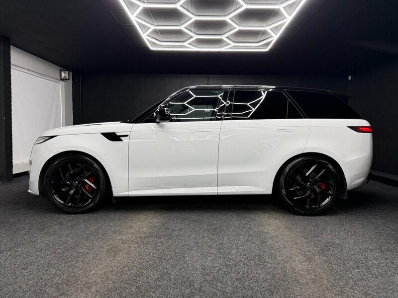 Land Rover Range Rover Sport view 4