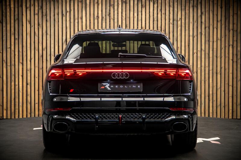 Audi RS Q8 view 6