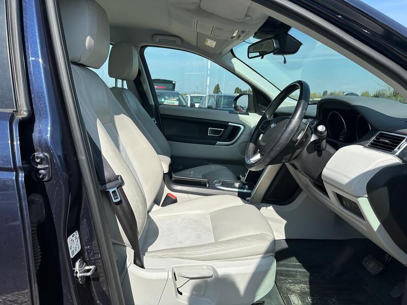 Land Rover Discovery Sport view 7