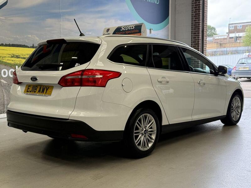Ford Focus view 6